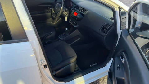 2017 Kia Rio 5-Door LX