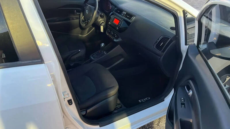 2017 Kia Rio 5-Door LX