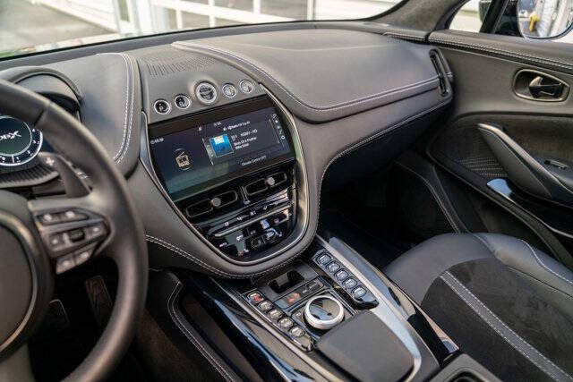 2022 Aston Martin DBX 10