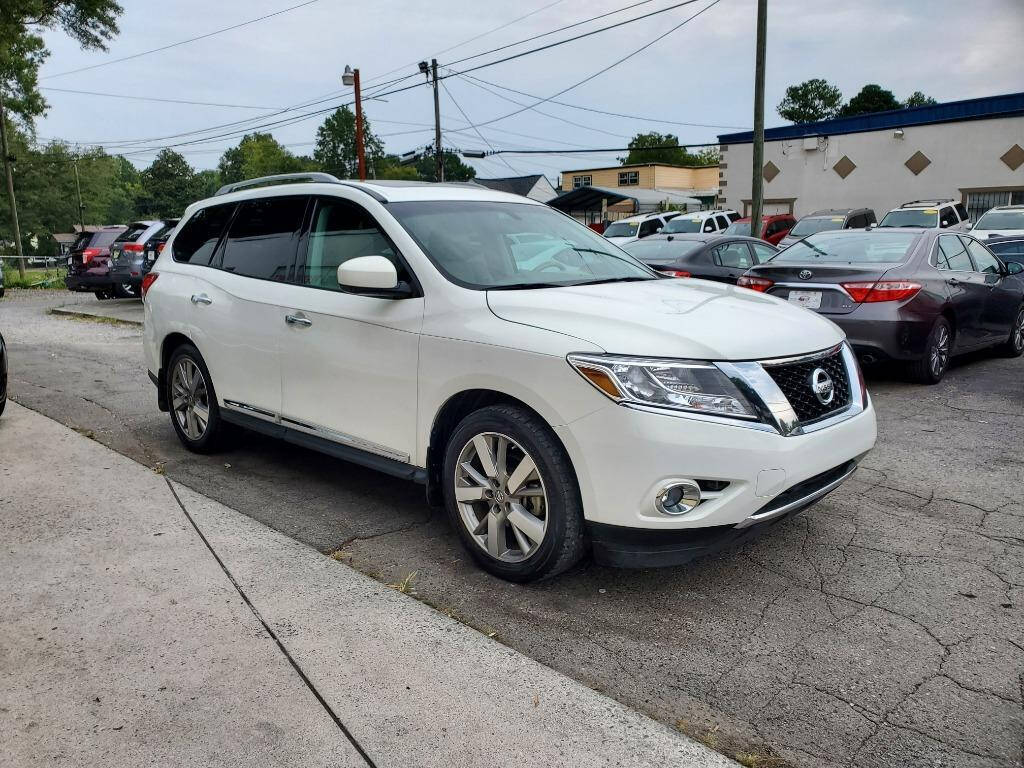 2014 Nissan Pathfinder for sale at DAGO'S AUTO SALES LLC in Dalton, GA