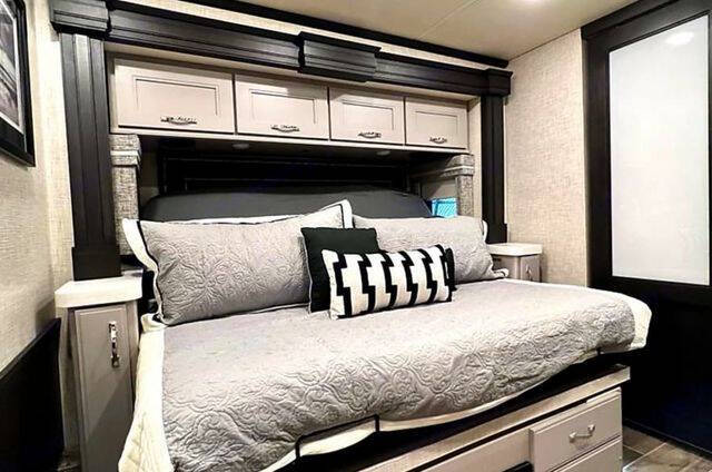 2022 Freightliner XCR Chassis