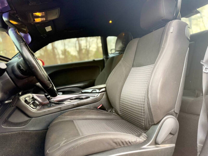 2016 Dodge Challenger SXT Plus