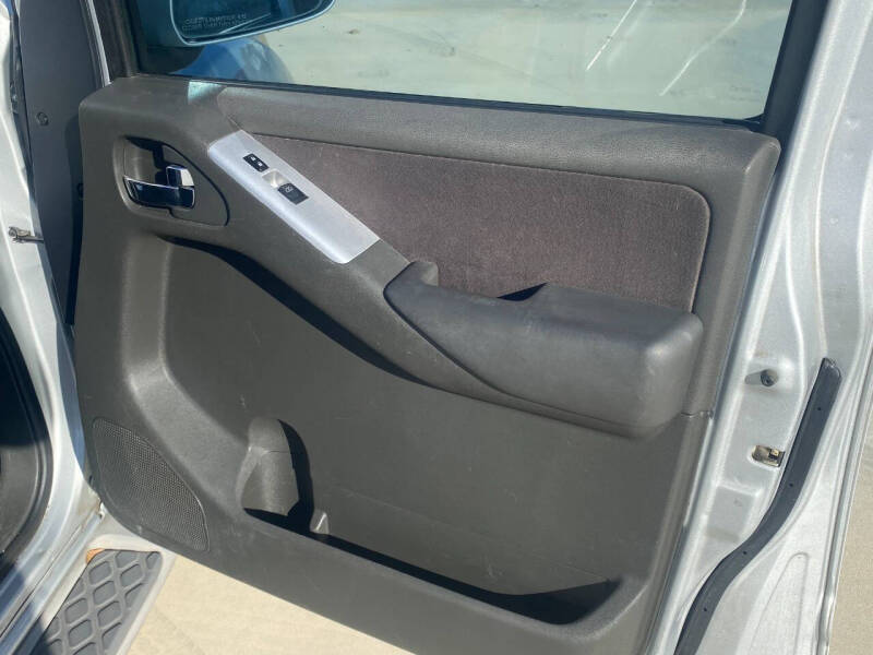 2012 Nissan Pathfinder LE