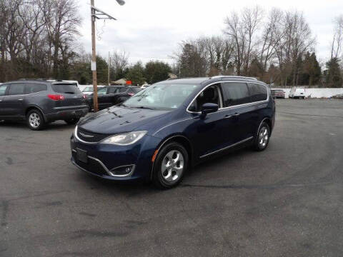 2017 Chrysler Pacifica Touring-L Plus