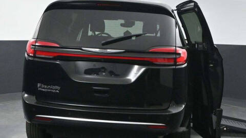 2024 Chrysler Pacifica Touring