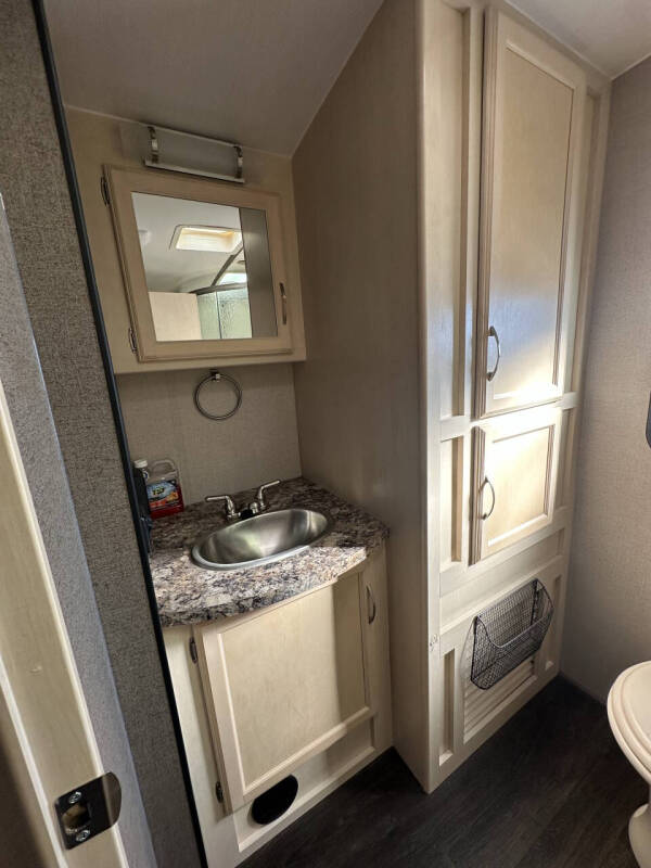 2018 Winnebago Winnie Plus 27RBDS