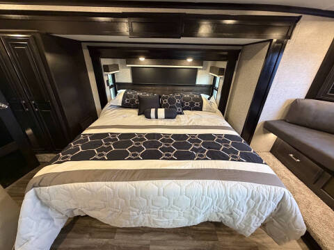 2023 Jayco Pinnacle