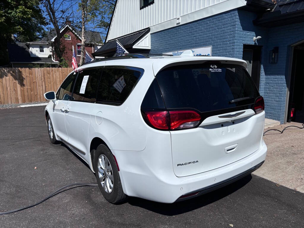 2019 Chrysler Pacifica for sale at Michael Johnson @ Allens Auto Sales Hopkinsville in Hopkinsville, KY