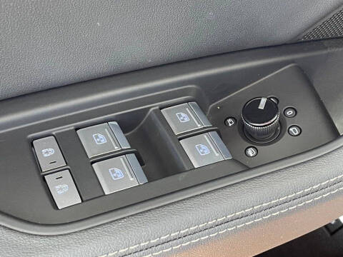 2022 Audi e-tron quattro Premium Plus