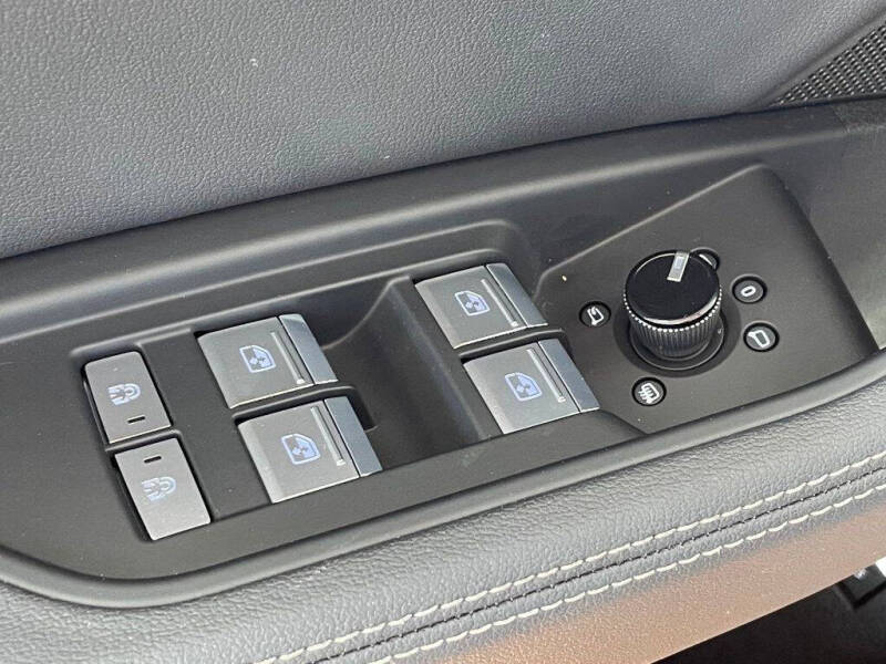 2022 Audi e-tron quattro Premium Plus