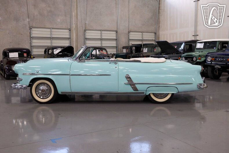 1953 Ford Crestline