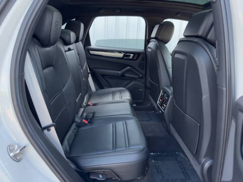 2023 Porsche Cayenne Platinum Edition