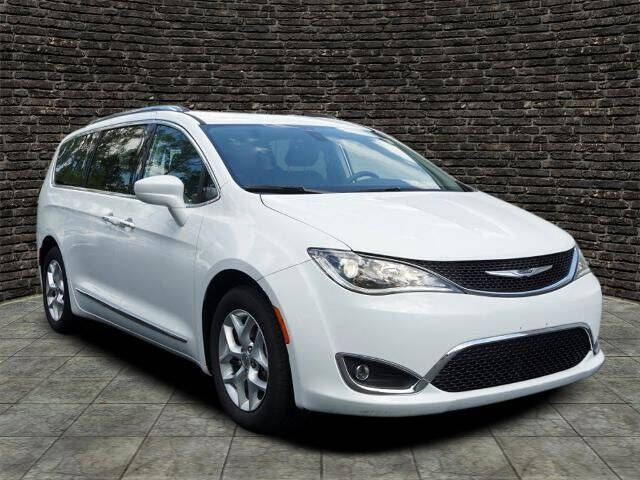 2017 Chrysler Pacifica Touring-L Plus