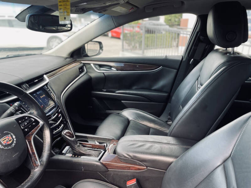 2013 Cadillac XTS Luxury Collection