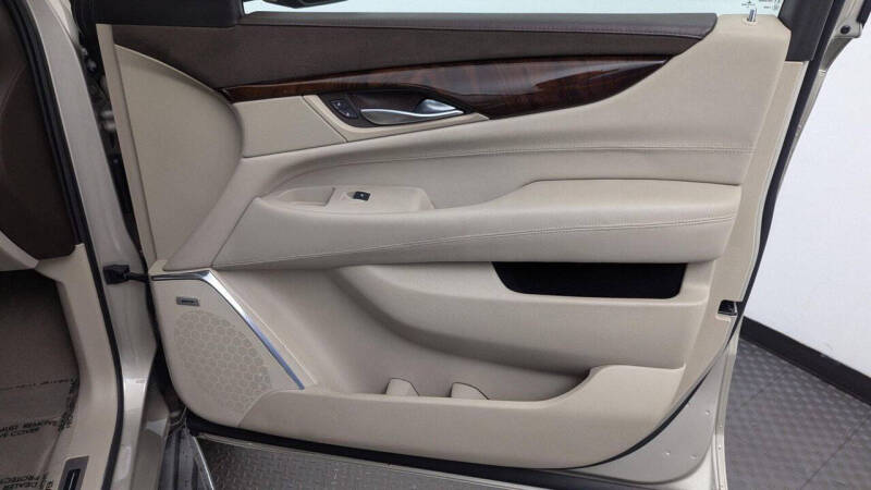 2016 Cadillac Escalade Luxury Collection