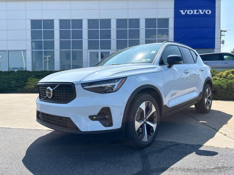 2026 Volvo XC40 B5 Plus