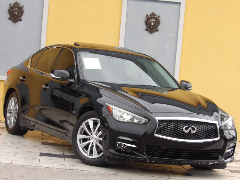 2016 INFINITI Q50 Premium's photo