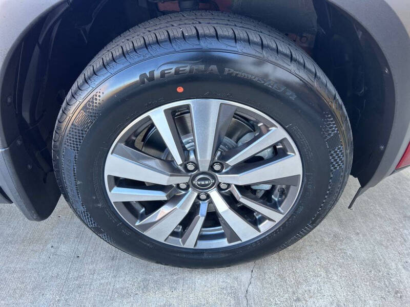 2023 Nissan Pathfinder SL