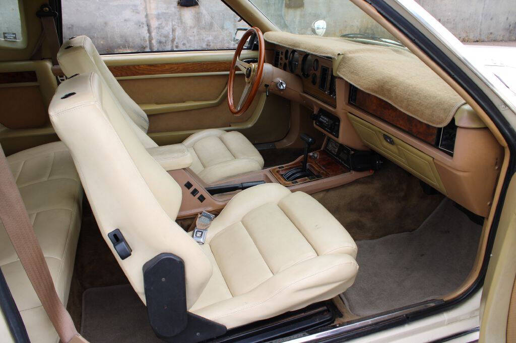 1983 Ford Mustang 10