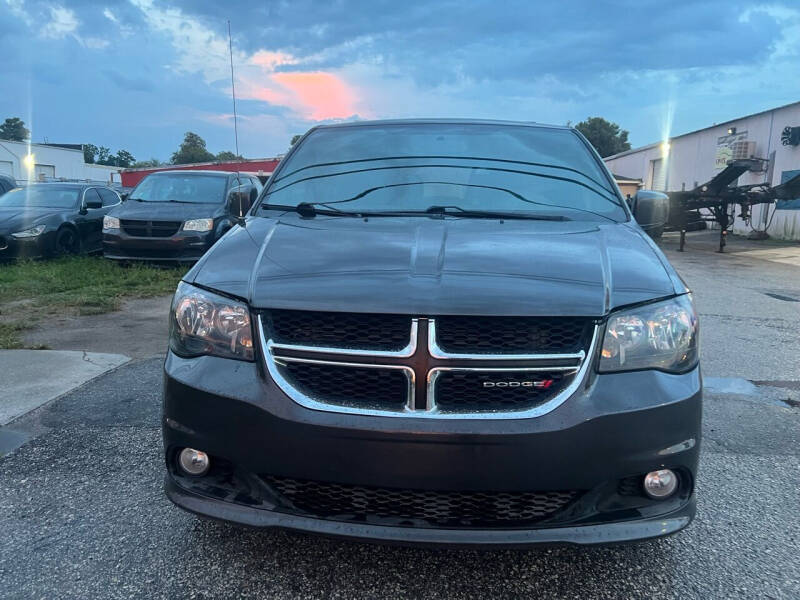 2017 Dodge Grand Caravan for sale at ONYX AUTOMOTIVE, LLC in Largo FL