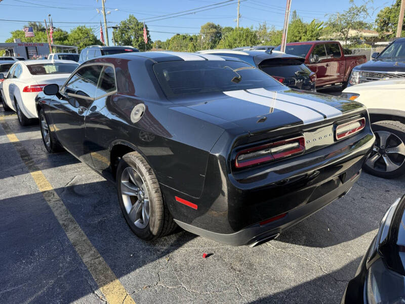 2016 Dodge Challenger SXT Plus