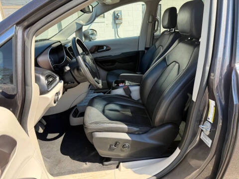 2017 Chrysler Pacifica Touring-L Plus