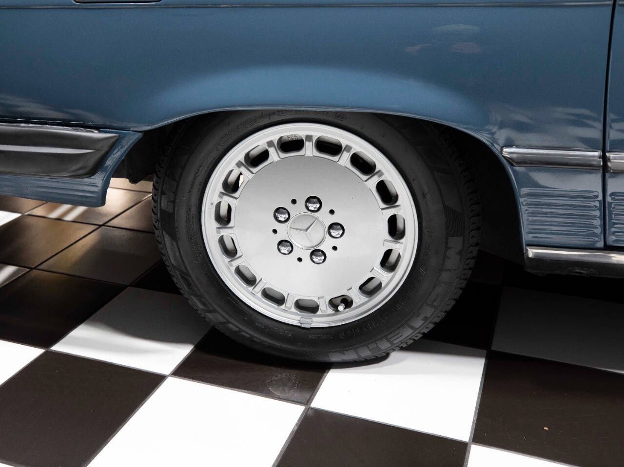 1977 Mercedes-Benz 450 SL 24