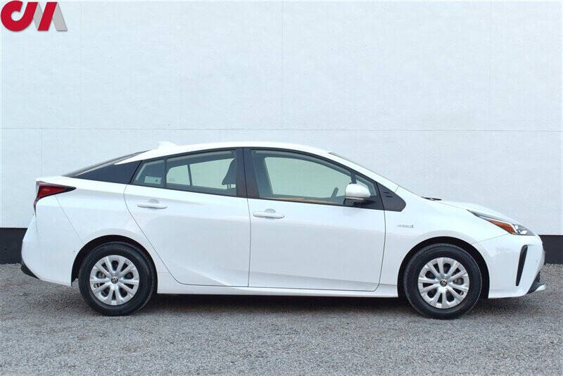 2021 Toyota Prius LE