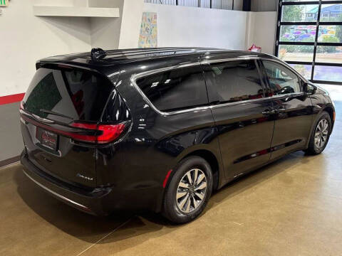 2024 Chrysler Pacifica Plug-In Hybrid Select