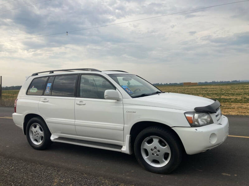 2004 Toyota Highlander for sale at M AND S CAR SALES LLC in Independence OR