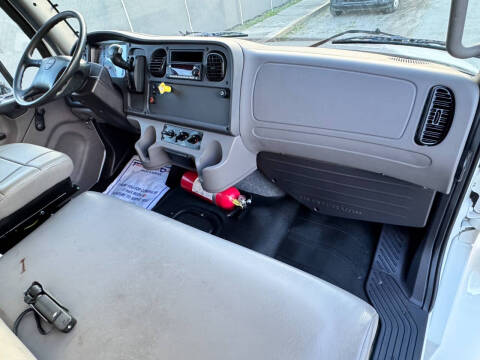 2023 Freightliner M2 106