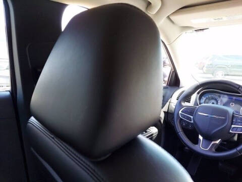 2017 Chrysler 300 Limited