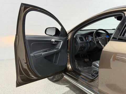 2016 Volvo V60 Cross Country T5