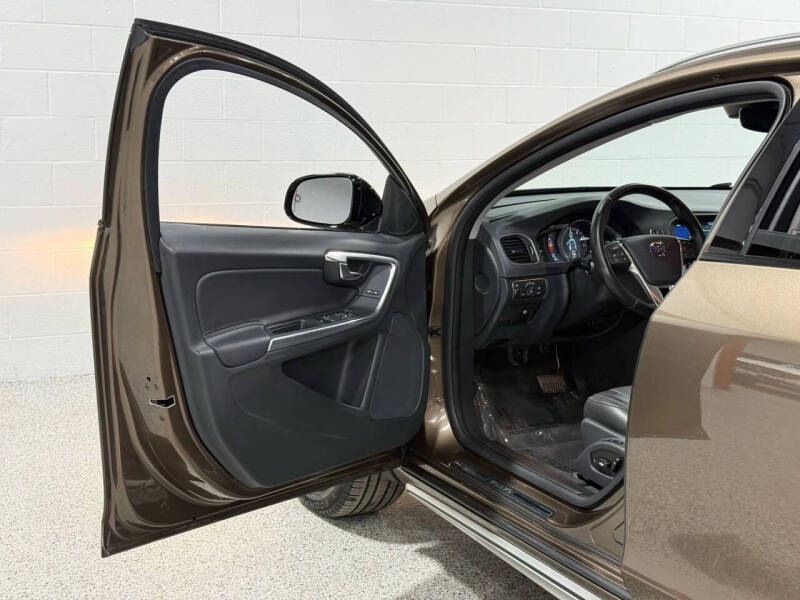 2016 Volvo V60 Cross Country T5