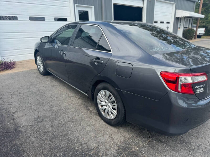 2012 Toyota Camry LE photo 4