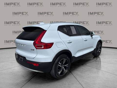 2025 Volvo XC40 B5 Core Bright Theme