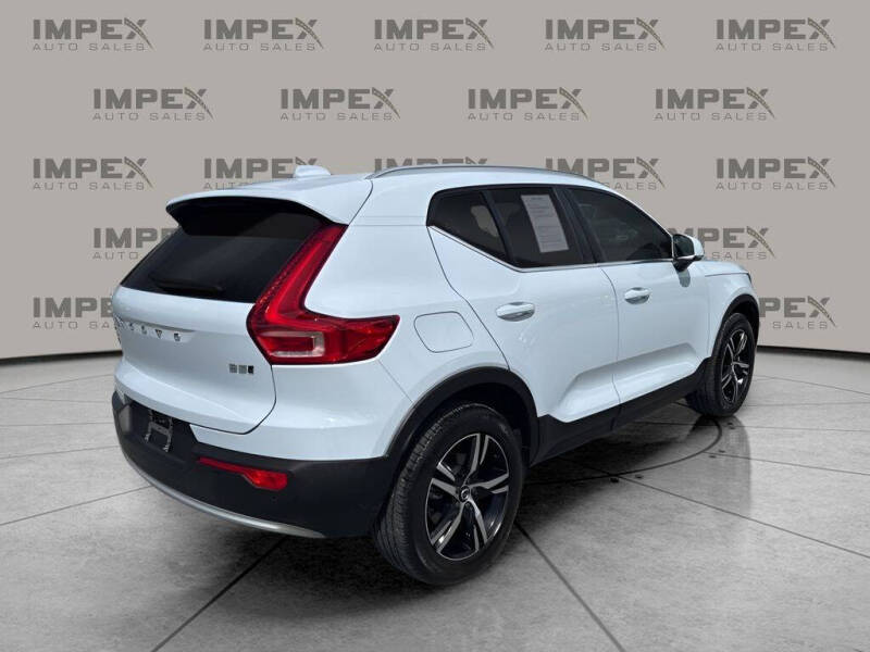 2025 Volvo XC40 B5 Core Bright Theme