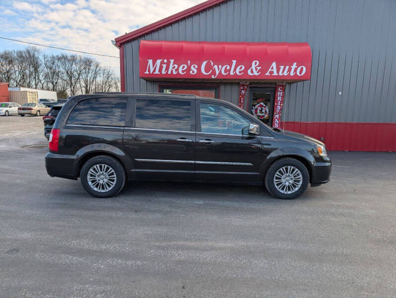 2015 Chrysler Town and Country Touring-L