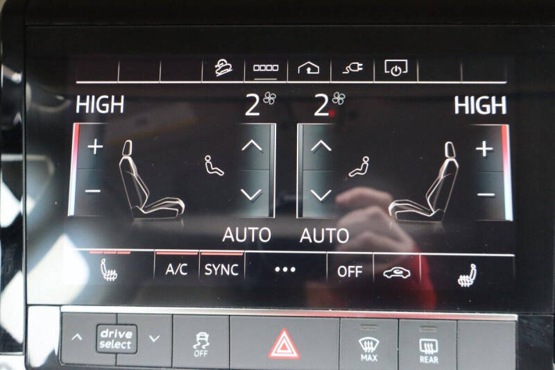 2021 Audi e-tron quattro Premium