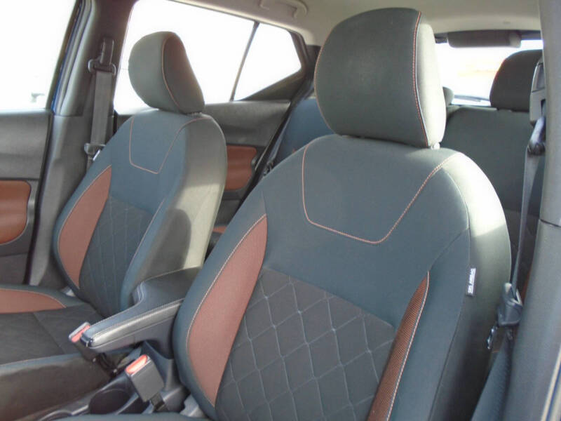 2019 Nissan Kicks SR