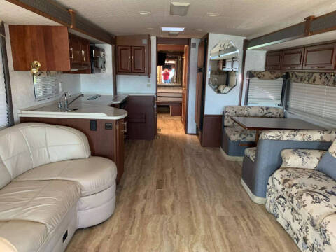 2004 Freightliner XC Chassis