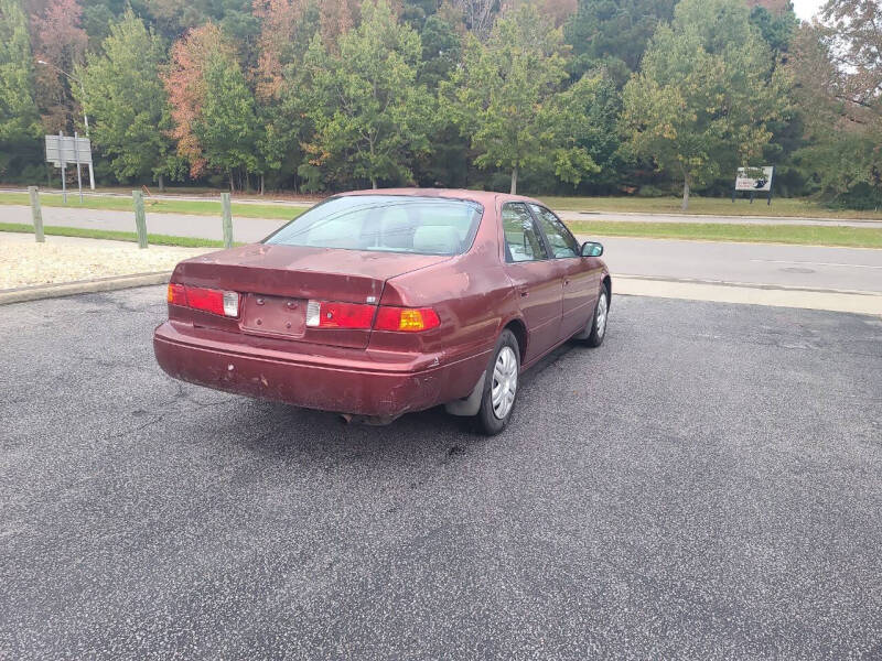 2001 Toyota Camry LE photo 3