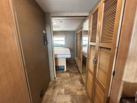 2015 Thor Motor Coach Hurricane