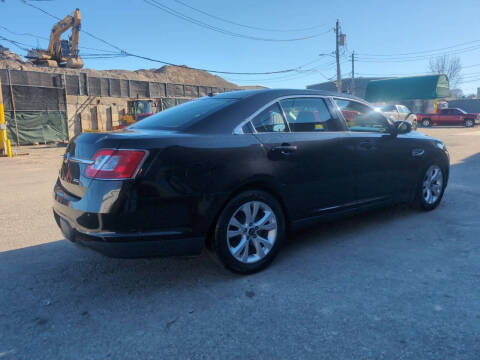 2011 Ford Taurus SEL