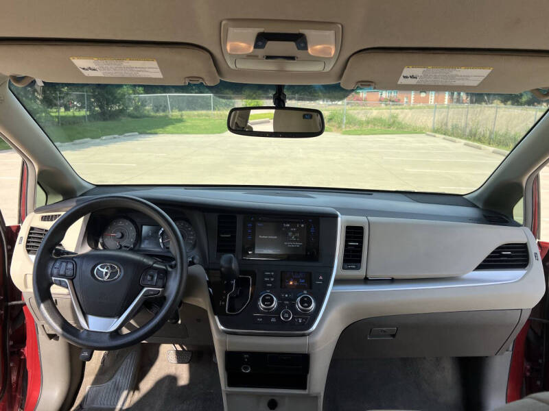 2015 Toyota Sienna LE 8-Passenger