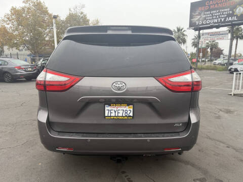 2015 Toyota Sienna XLE Premium 8-Passenger