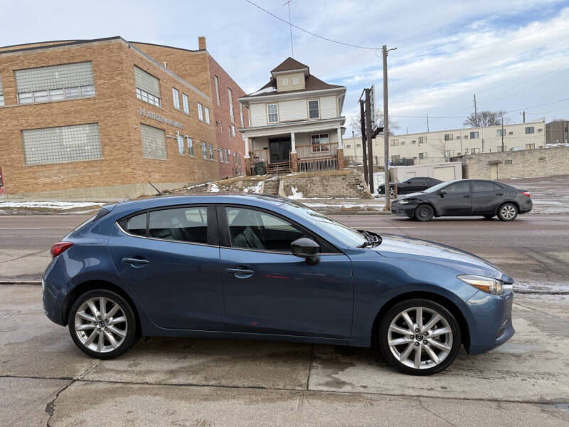2017 Mazda MAZDA3 Touring