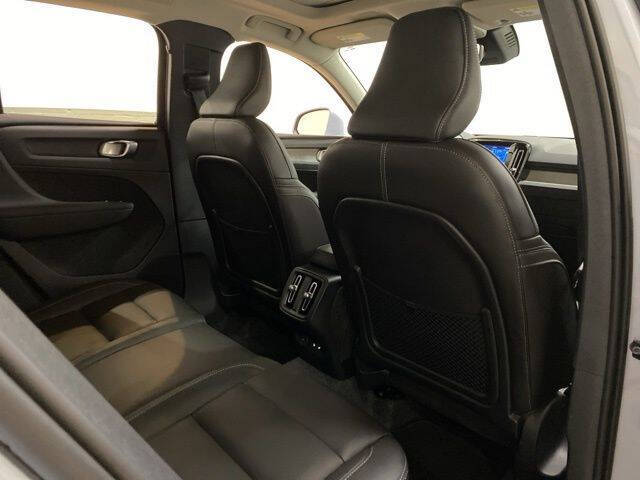 2025 Volvo XC40 B5 Plus Bright Theme