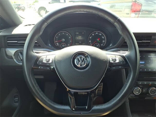 2022 Volkswagen Passat R-Line