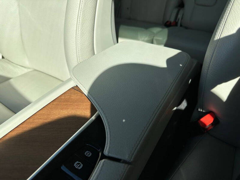 2022 Volvo XC90 T6 Momentum 7-Passenger